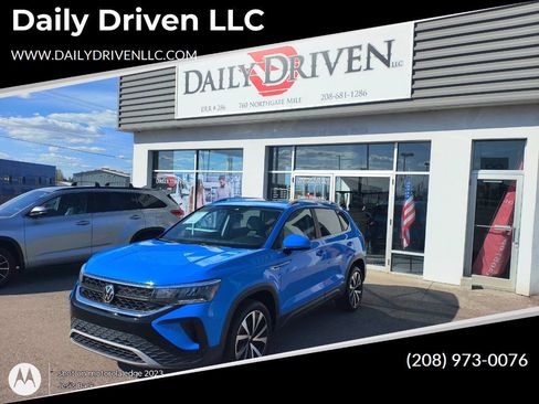 Used 2022 Volkswagen Taos SE w/ Panoramic Sunroof Package FWD image 1
