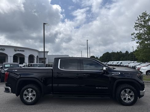 Used 2024 GMC Sierra 1500 SLE w/ X31 Off-Road Package AWD/4WD image 8