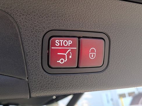 Used 2025 Mercedes-Benz GLS 450 4MATIC image 33