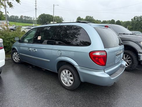 Used 2005 Chrysler Town & Country Touring FWD image 2