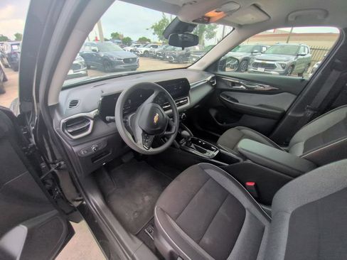 Used 2025 Chevrolet TrailBlazer LT AWD/4WD image 15
