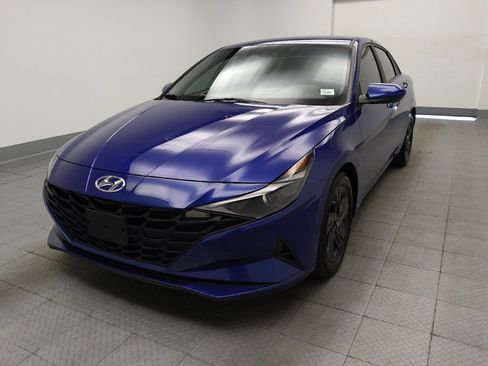 Used 2023 Hyundai Elantra SEL w/ Preferred Accessory Package FWD image 15
