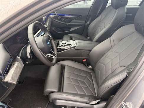 Used 2024 BMW i5 eDrive40i w/ M Sport Package image 18