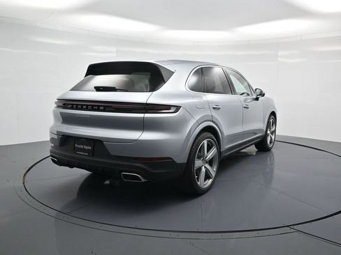 Used 2025 Porsche Cayenne image 27