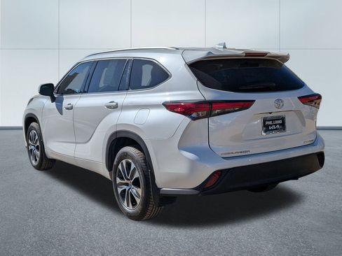 Used 2020 Toyota Highlander XLE image 5