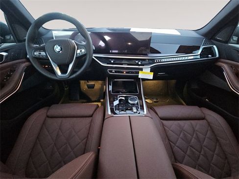 New 2026 BMW X5 xDrive50e w/ Climate Comfort Package image 10