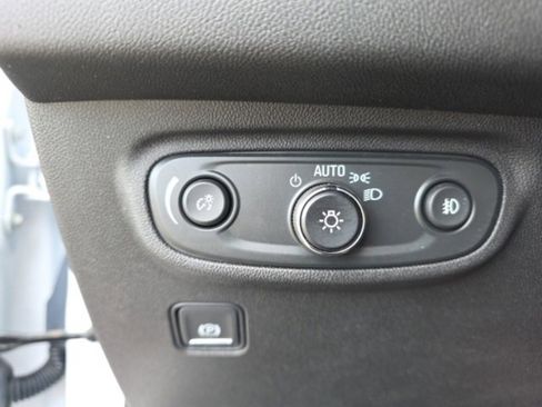 Used 2024 GMC Terrain SLT image 16