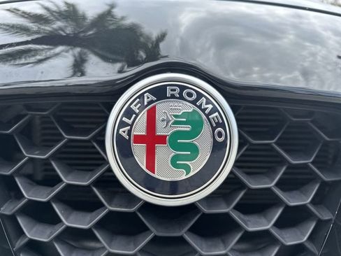 Used 2022 Alfa Romeo Giulia Veloce RWD image 10