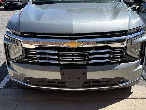 Used 2025 Chevrolet Suburban Premier AWD/4WD image 1