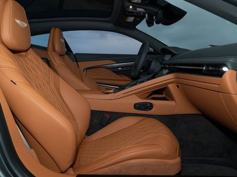 Used 2025 Aston Martin DB12 Coupe image 16
