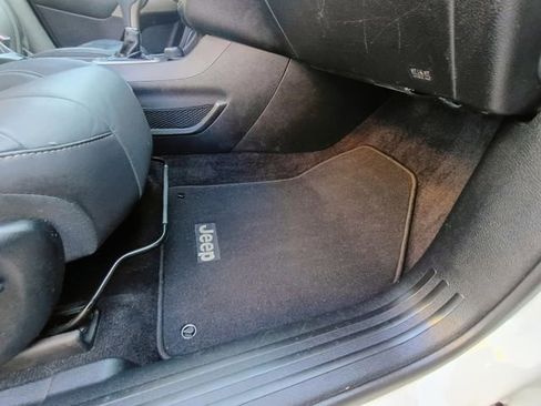 Used 2018 Jeep Cherokee Limited AWD/4WD image 43