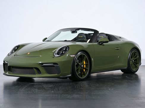 Used 2019 Porsche 911 Speedster RWD image 2