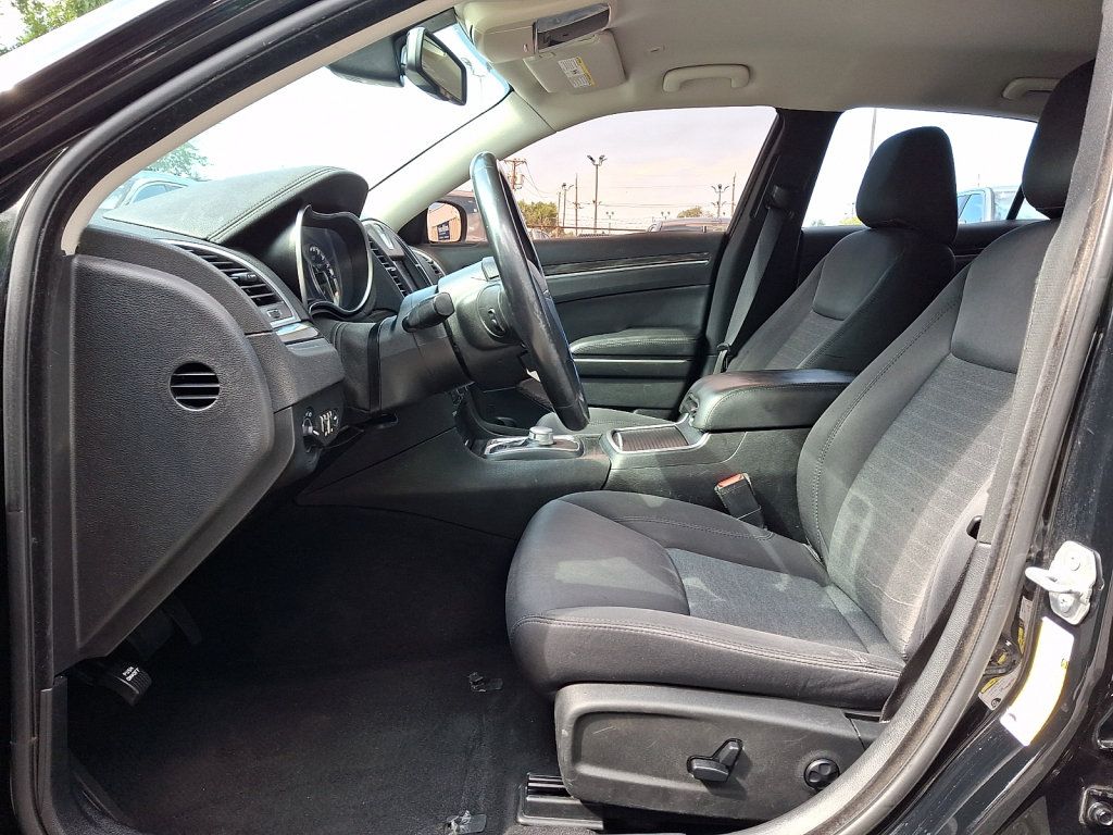Used 2019 Chrysler 300 Touring AWD/4WD image 19