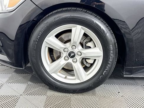 Used 2017 Ford Mustang Coupe RWD image 4