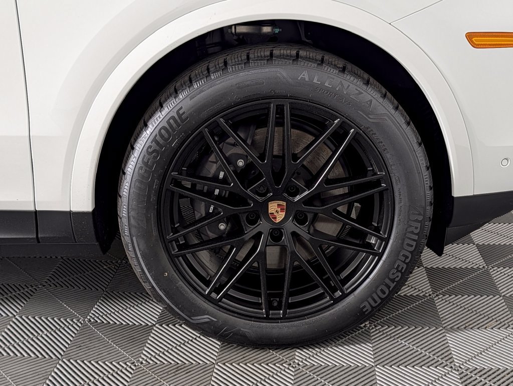 New 2026 Porsche Cayenne Coupe AWD/4WD image 14