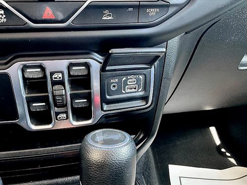 Used 2023 Jeep Wrangler Sport S image 30