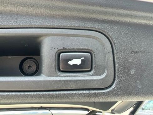 Used 2016 Honda Pilot Touring image 11