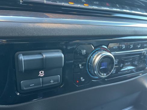 Used 2025 GMC Sierra 1500 SLT w/ SLT Premium Plus Package image 30