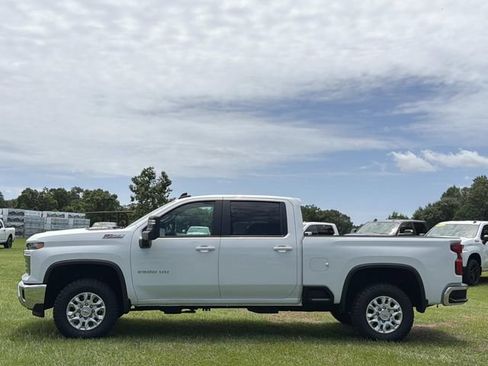 Used 2025 Chevrolet Silverado 2500 LT AWD/4WD image 12