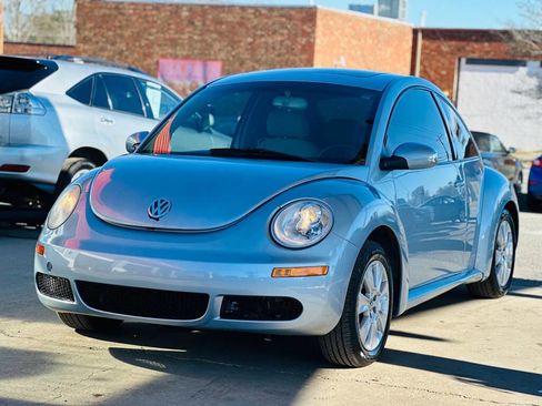 Used 2010 Volkswagen Beetle Coupe image 3