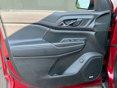 Used 2021 GMC Acadia SLT w/ LPO, Floor Liner Package FWD image 23