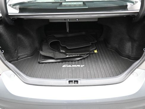 Used 2016 Toyota Camry XLE image 32