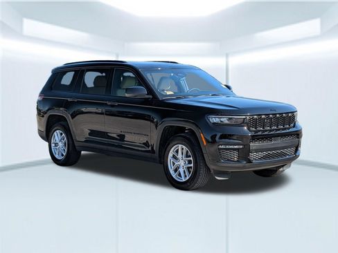 Used 2024 Jeep Grand Cherokee L Limited w/ Black Appearance Package AWD/4WD image 9