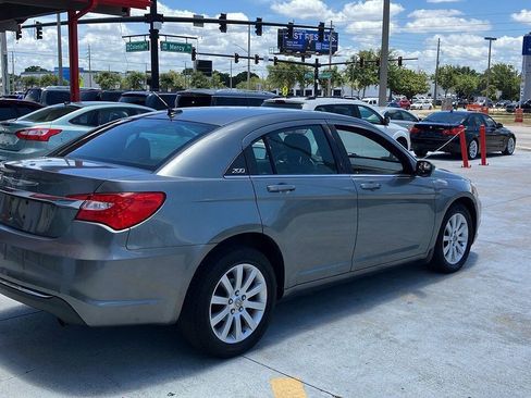Used 2012 Chrysler 200 Touring FWD image 4