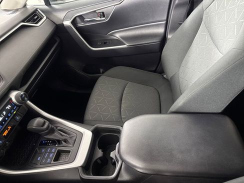 Used 2019 Toyota RAV4 XLE w/ Convenience Package image 16