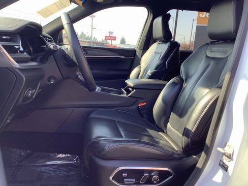 Used 2023 Jeep Grand Cherokee L Overland w/ Advanced Protech Group III image 8