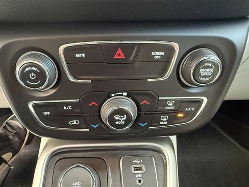 Used 2019 Jeep Compass Latitude w/ Popular Equipment Group AWD/4WD image 30