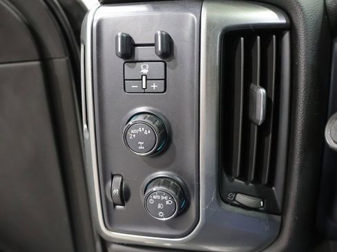 Used 2018 Chevrolet Silverado 1500 LT w/ All Star Edition AWD/4WD image 31