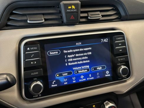 Used 2021 Nissan Versa SV image 12