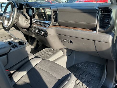 Used 2024 GMC Sierra 1500 Elevation w/ LPO, Elevation Black Package image 31
