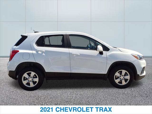 Used 2021 Chevrolet Trax LS w/ Tint and Cruise Package AWD/4WD image 6