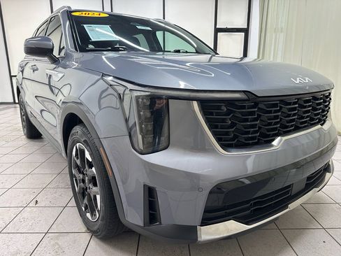 Used 2024 Kia Sorento S image 2