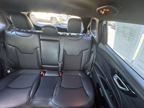 Used 2025 Jeep Compass Trailhawk AWD/4WD image 37
