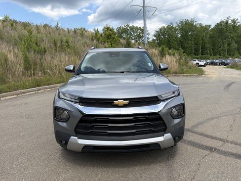 Used 2023 Chevrolet TrailBlazer LT FWD image 2