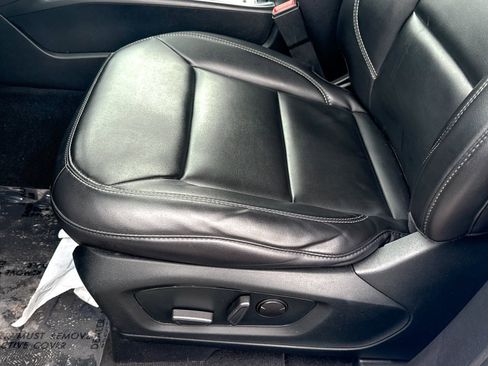 Used 2022 Ford Explorer XLT w/ Equipment Group 202A image 20