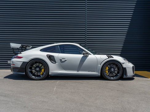 Used 2018 Porsche 911 GT2 RS RWD image 8