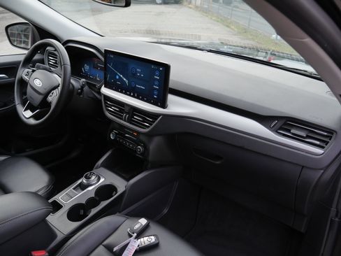 Certified 2024 Ford Escape Platinum image 24