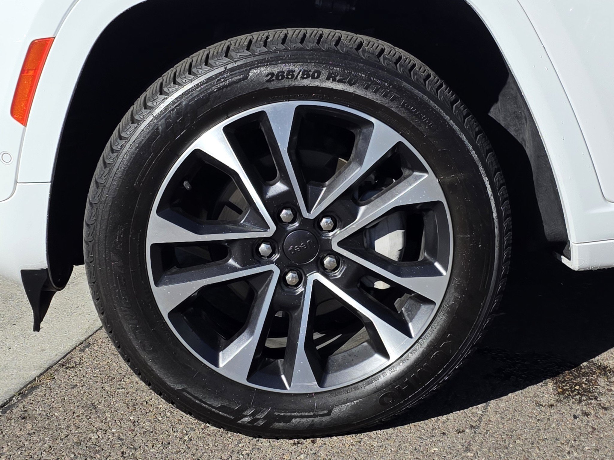 Used 2023 Jeep Grand Cherokee Overland w/ Luxury Tech Group IV RWD image 9