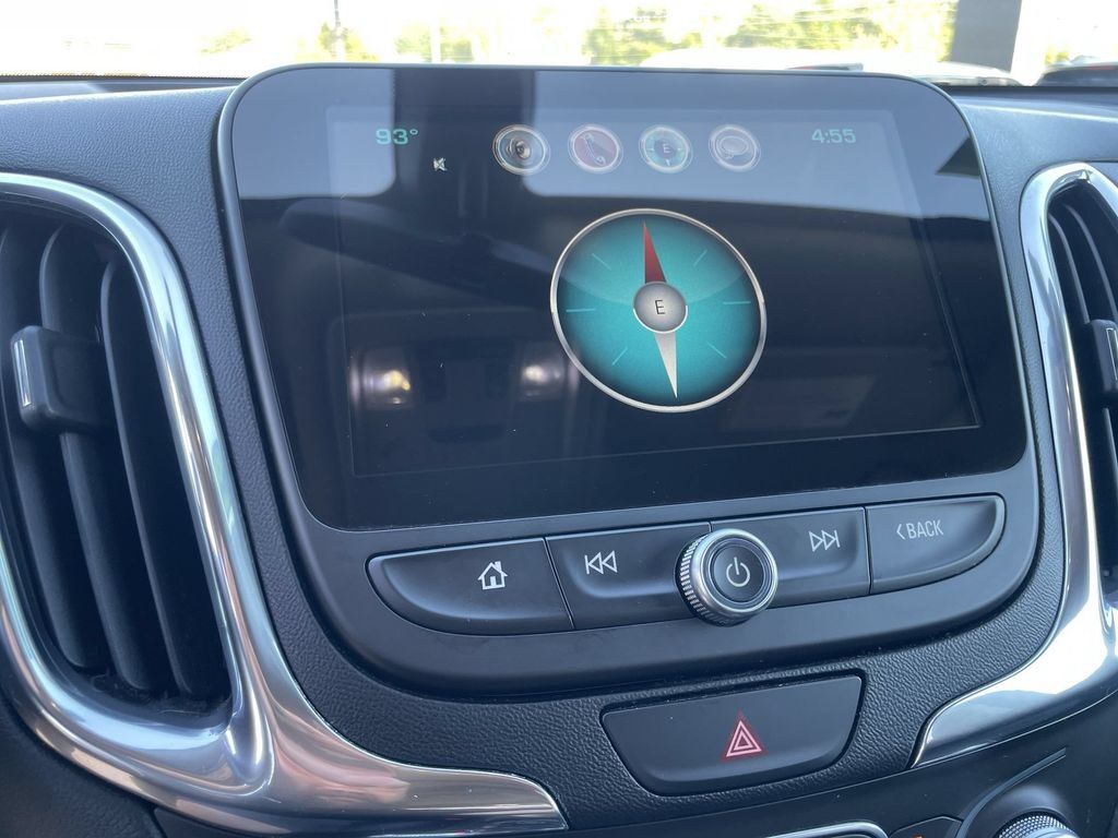 Used 2018 Chevrolet Equinox LT w/ Sun & Infotainment Package AWD/4WD image 13