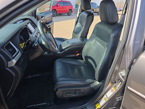 Used 2019 Toyota Highlander Limited Platinum image 17