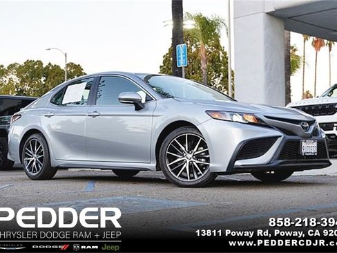 Used 2024 Toyota Camry SE image 1