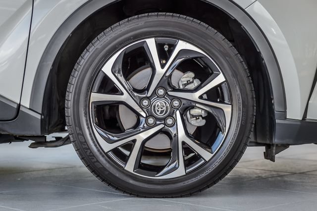 Used 2020 Toyota C-HR XLE FWD image 16