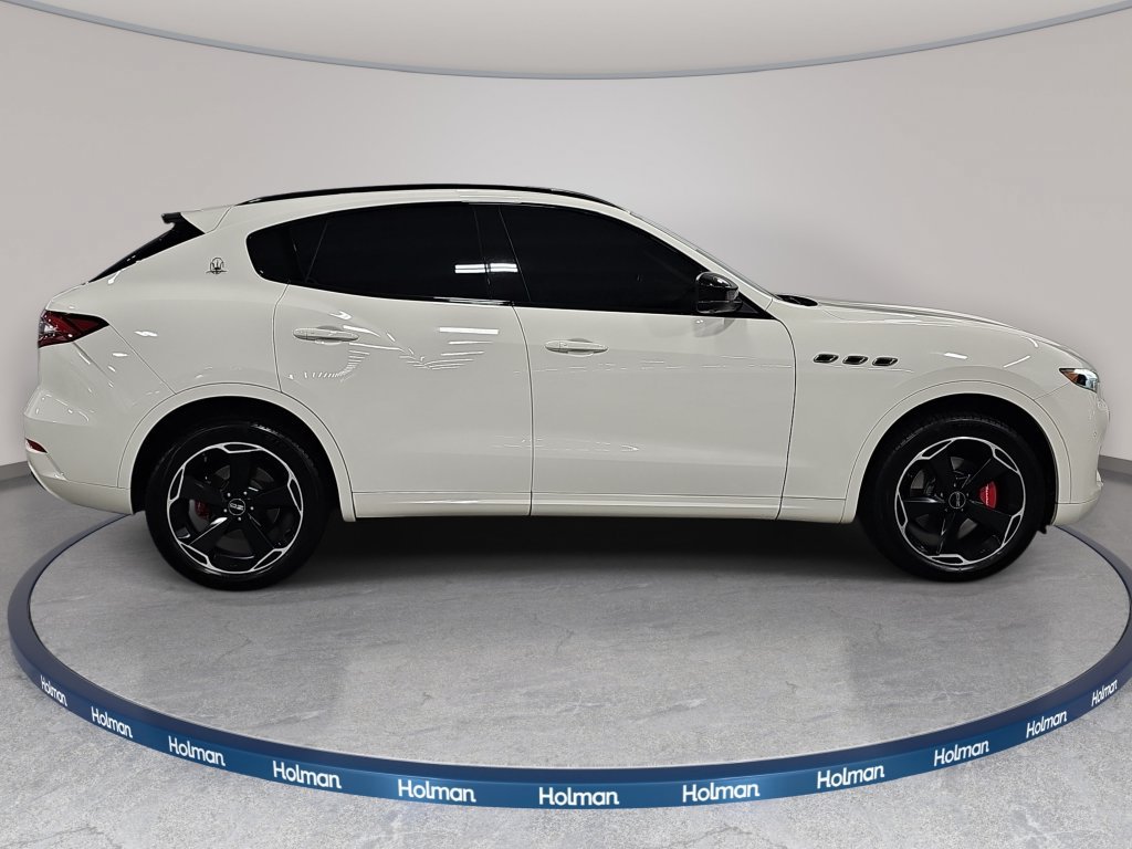 Used 2020 Maserati Levante AWD/4WD image 5