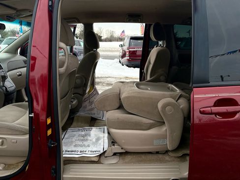 Used 2009 Toyota Sienna LE image 17