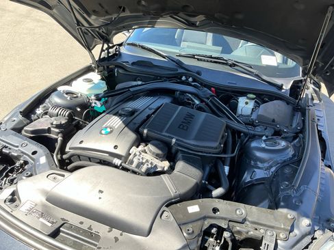 Used 2011 BMW Z4 sDrive35is image 18