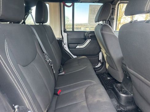 Used 2016 Jeep Wrangler Unlimited Sahara w/ Connectivity Group image 12